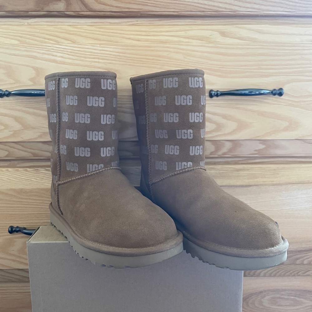 UGG Classic Short II UGG Print boots